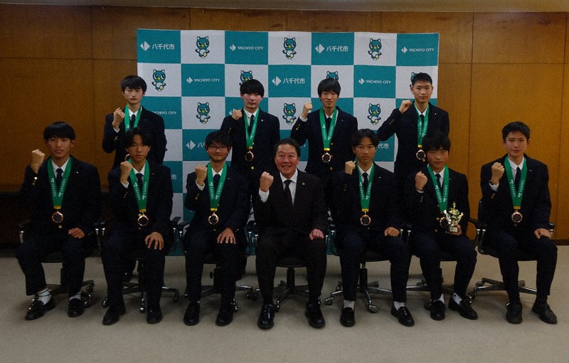 全国高校駅伝男子3位 さらなる飛躍目指す 八千代松陰陸上部、市長訪問