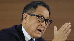 記者会見でマスタードライバーについて語るトヨタ自動車の豊田章男会長＝名古屋市西区で2024年1月30日、兵藤公治撮影