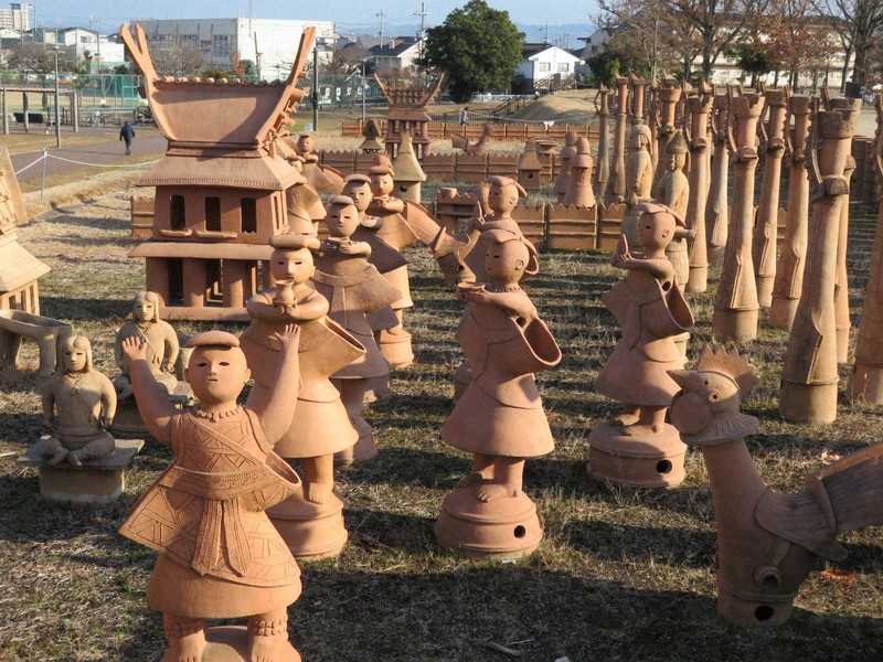 古墳時代　埴輪　横塚古墳　発掘品　出土品　骨董　アンティーク　置物　彫刻　像 忘れられた「天皇陵」、市民の憩いの場に 大阪・高槻の今城塚古墳