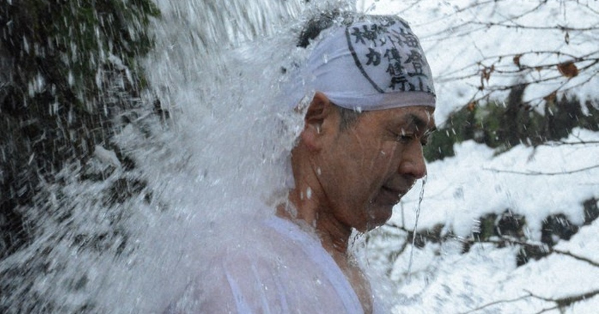 新潟県南魚沼市　水無川産　八海山石　うぶ石　滝流れインパクトあります 新潟県南魚沼市 水無川産 八海石 うぶ石 滝流れがインパクトあります