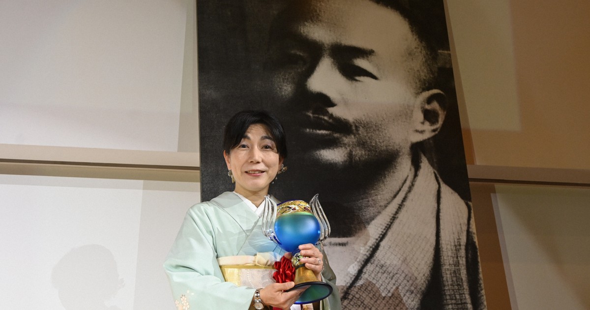 歌人の永田紅さんに若山牧水賞 母親の日常を科学者の目で詠む | 毎日新聞