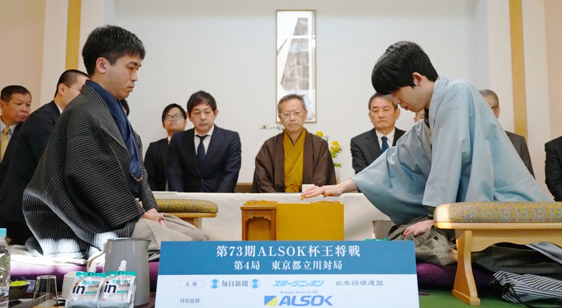 立会の中村九段「一手一手が重い力勝負に」 王将戦第4局の展開予測 毎日新聞
