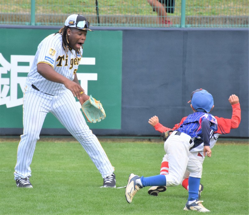 阪神の人気者・ミエセス 高い「コミュ力」と助っ人らしからぬ素顔