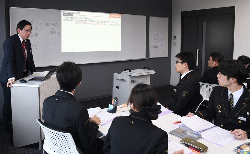 自動運転の路線 運転士でない「乗務員」も乗車 JR九州が社内資格