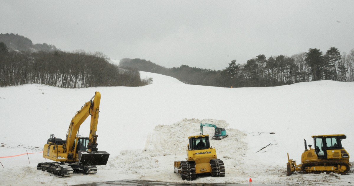国スポ」スキー会場、雪不足でピンチ 緊急で追加搬入、着雪作業 | 毎日新聞