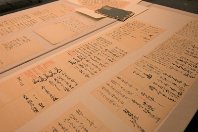 信長の側近武将らが秀吉に宛てた返書など戦国時代の書状の写し＝兵庫県姫路市本町で2024年2月1日、村元展也撮影