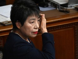 参院本会議で立憲民主党の田島麻衣子氏への答弁に臨む上川陽子外相＝国会内で2024年2月2日午後2時57分、竹内幹撮影