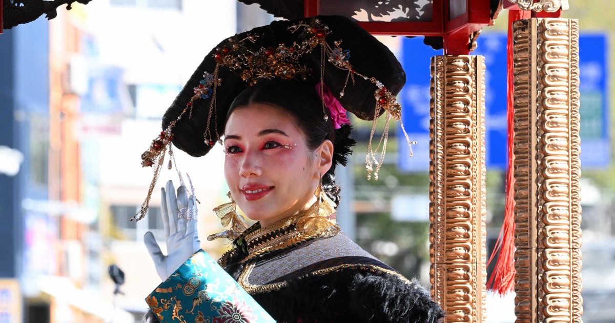 長崎ランタンフェスティバル　皇帝パレード2024　新品未使用タオル 配信終了】福山雅治 皇帝と仲里依紗 皇后 長崎ランタン