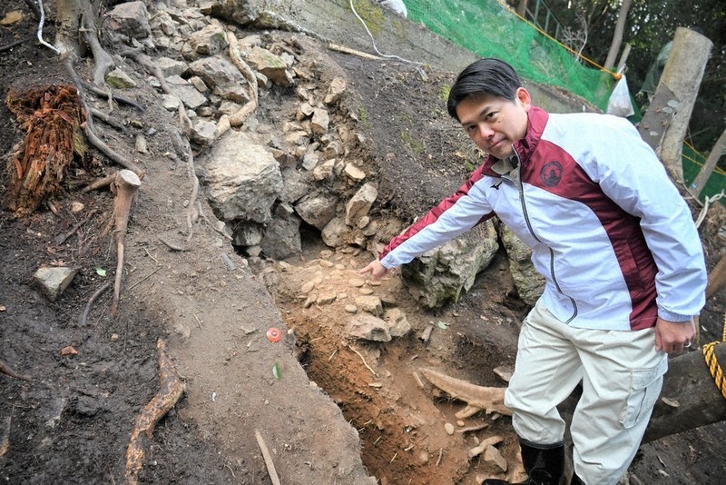 毎小ニュース：文化 織田信長 山の上でおもてなし？ 岐阜城で陶器の