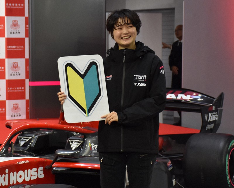 女子高生レーサーが新たな「二刀流」へ Juju野田樹潤の挑戦 | 毎日新聞