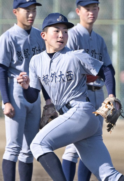 京都外大西　公式戦野球部ユニホーム センバツ 京都外大西、京都国際 選手紹介／4 ／京都 | 毎日新聞