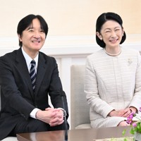 ベトナム訪問を前に記者会見される秋篠宮さまと紀子さま＝東京都港区の赤坂東邸で2023年9月15日（代表撮影）
