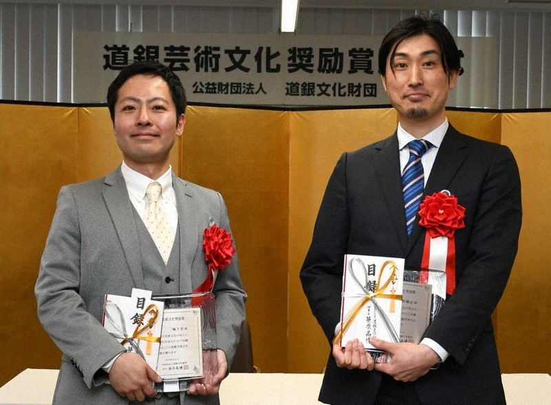 表現力、研さんの賜」 道銀芸術文化奨励賞に2人 ／北海道 | 毎日新聞