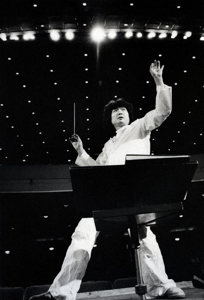 音楽家撮り続け半世紀 故・木之下晃さん写真展 110点並ぶ