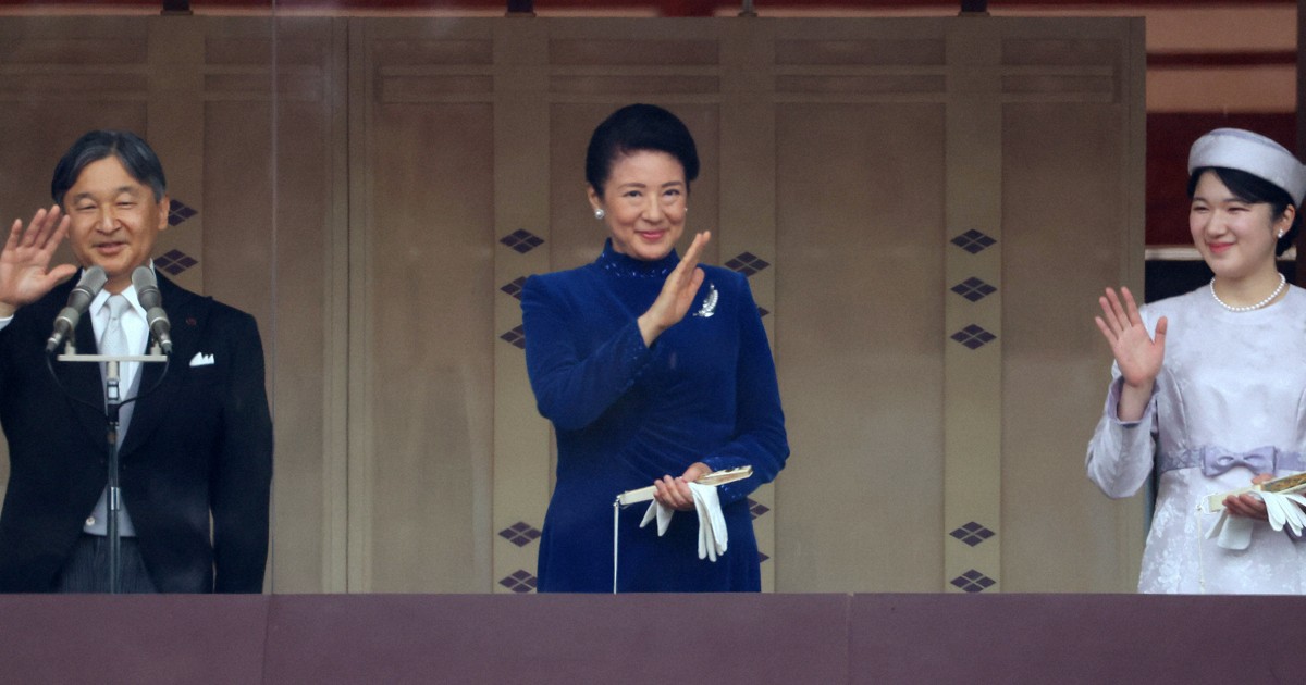 天皇陛下、64歳誕生日の一般参賀 [写真特集2/13] | 毎日新聞