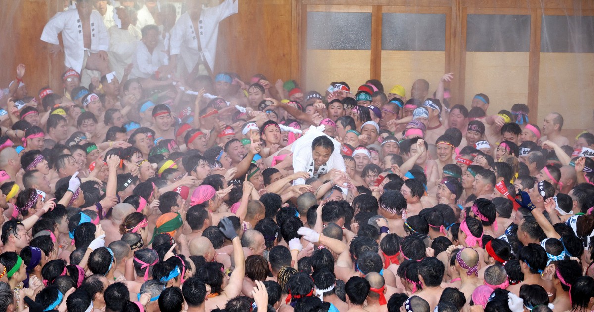 7,500 men in loincloths jostle in bizarre 'Naked Festival' in central