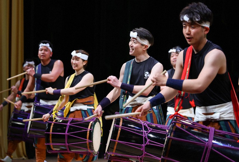 復興を願って 勇壮に「富岡太鼓」 地元団体演奏 500人歓声 [写真特集2