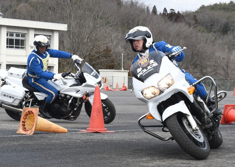 県白バイ競技大会 安全運転、光る技 警察署交通機動隊員の部 熊野署