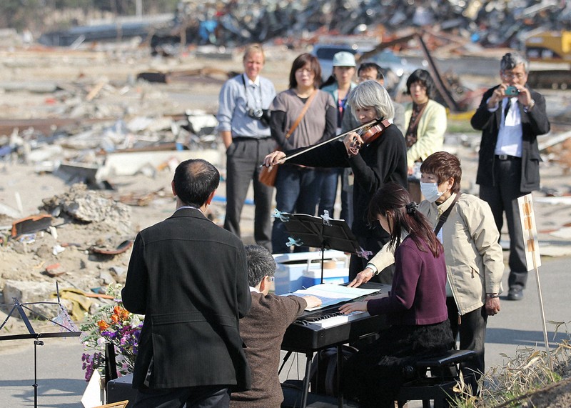 被災地に音楽を：「売名行為」と言われても 続けた演奏300回 日本