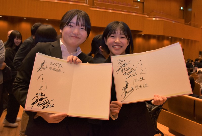 中島健人さん、東山紀之さんらが卒業を祝福 輪島高校でサプライズ