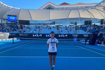 全豪オープンの試合会場に立つ鈴木選手