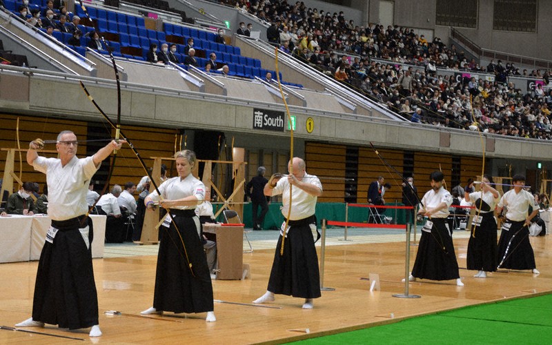 弓道団体世界一の技 160人参加し競う 名古屋で大会 ／愛知 | 毎日新聞