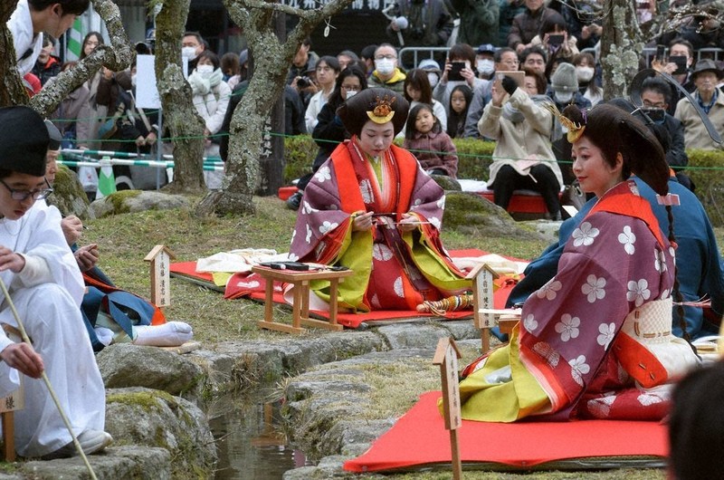 雅やか平安絵巻「曲水の宴」 太宰府天満宮 ／福岡 | 毎日新聞