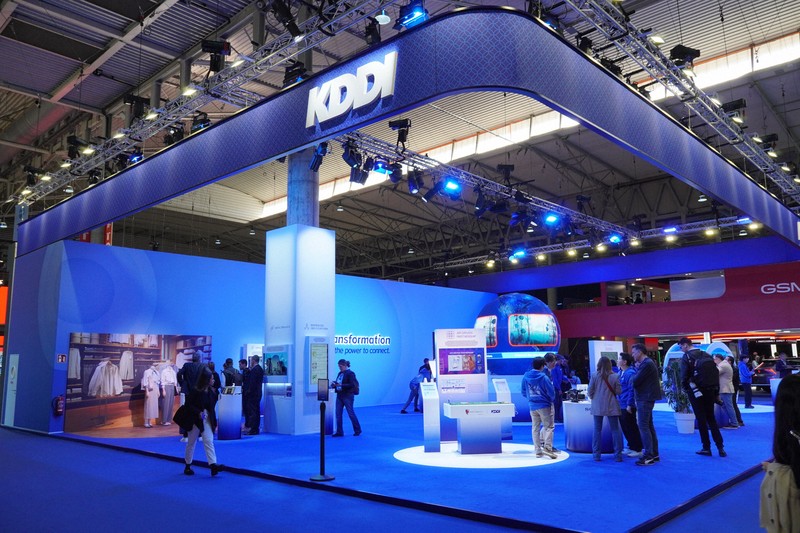 MWCに初出展したKDDI。その中で割安プランpovoの仕組みの「オープン化」を発表した＝記事内の写真はすべて筆者提供