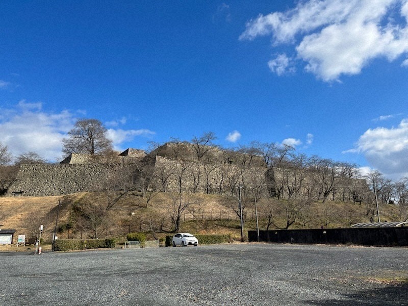 散歩日和：お城凸凹編 津山城／1（岡山県津山市） 山上山下、石段で