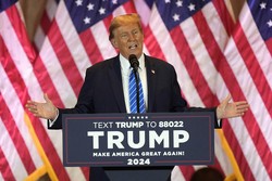 再び大統領を目指すドナルド・トランプ氏＝米南部フロリダ州で2024年3月5日、AP 