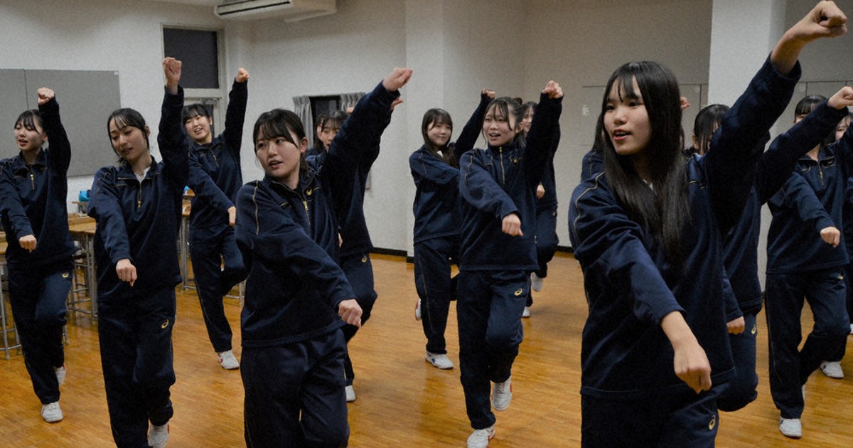 センバツ高校野球 山梨学院 チアリーダー部、練習に熱 「スタンドから