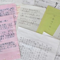 佐藤安博さんの自宅に置かれた、警察官の制服姿の雄太さんの写真＝福島市で2024年2月2日、手塚耕一郎撮影