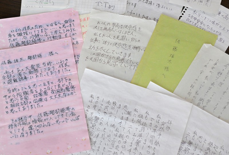 佐藤安博さんの自宅に置かれた、警察官の制服姿の雄太さんの写真＝福島市で2024年2月2日、手塚耕一郎撮影