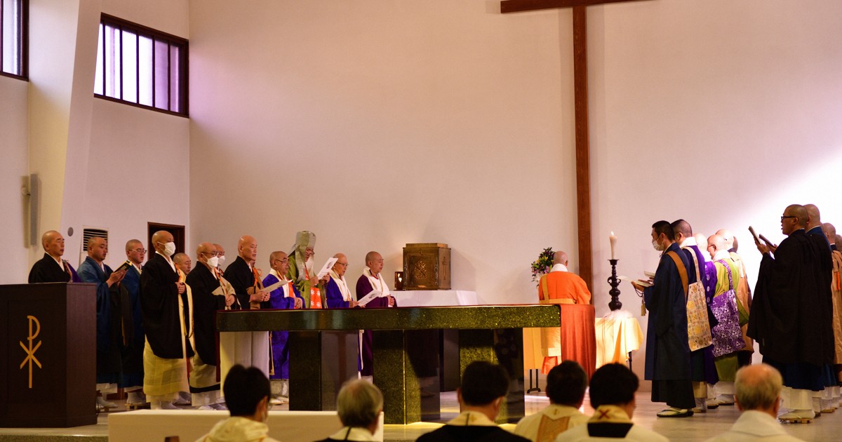 東日本大震災13年、宗派超え祈る 鎌倉の教会に響く読経や聖歌 | 毎日新聞