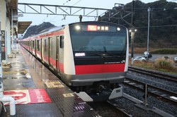 勝浦駅で発車を待つ京葉線直通の通勤快速＝記事中の写真はすべて筆者提供