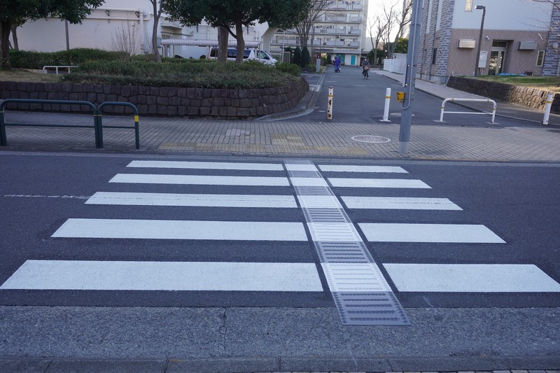 信号機ない横断歩道、最も車が止まらない県は？ 一時停止率23％ | 毎日新聞