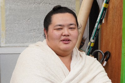 朝稽古を終え、リラックスした表情で取材に応じる大関・琴ノ若＝大阪府松原市で2024年3月13日午前9時34分、滝沢一誠撮影