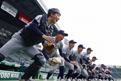 センバツ2024 京都外大西 初戦へダッシュ！ 甲子園練習で汗 ／京都