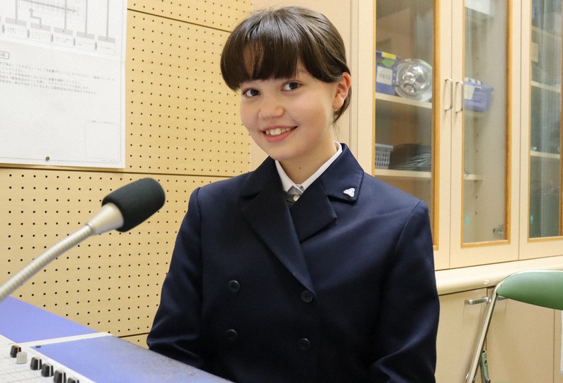 センバツの開会式で司会を務める古賀美希さん＝長崎県諫早市で2024年3月4日午後6時24分、川島一起撮影