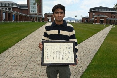 感謝状が贈られたマムンさん