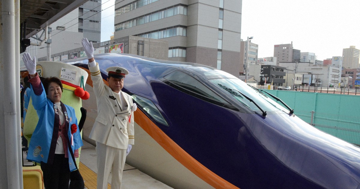 鼻先”は9m 山形新幹線、25年ぶり新型車両 E8系デビュー | 毎日新聞