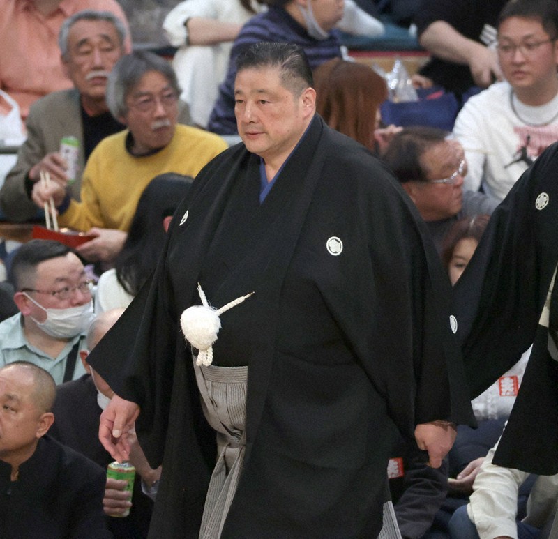 佐渡ケ嶽親方「親として師匠としてうれしい」と涙 琴桜が初優勝
