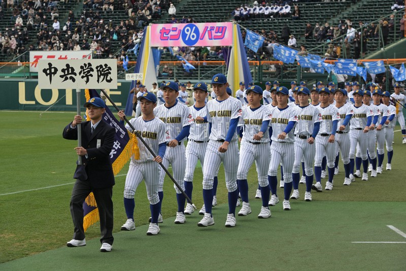 第96回センバツ開幕 32校の入場行進 [写真特集1/32] | 毎日新聞