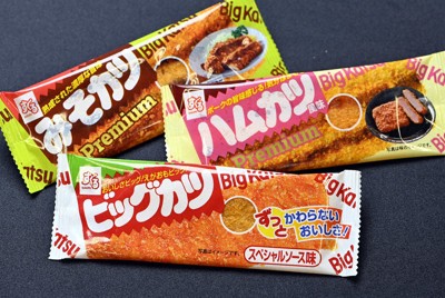 まさかおさかな！？　おつまみにも◎　（手前から）ビッグカツ、ハムカツ風味、みそカツ＝大阪市北区で2024年3月6日、川平愛撮影