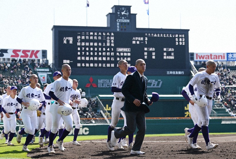 センバツ高校野球 関東一、粘る姿に拍手 延長戦、反撃届かず ／東京