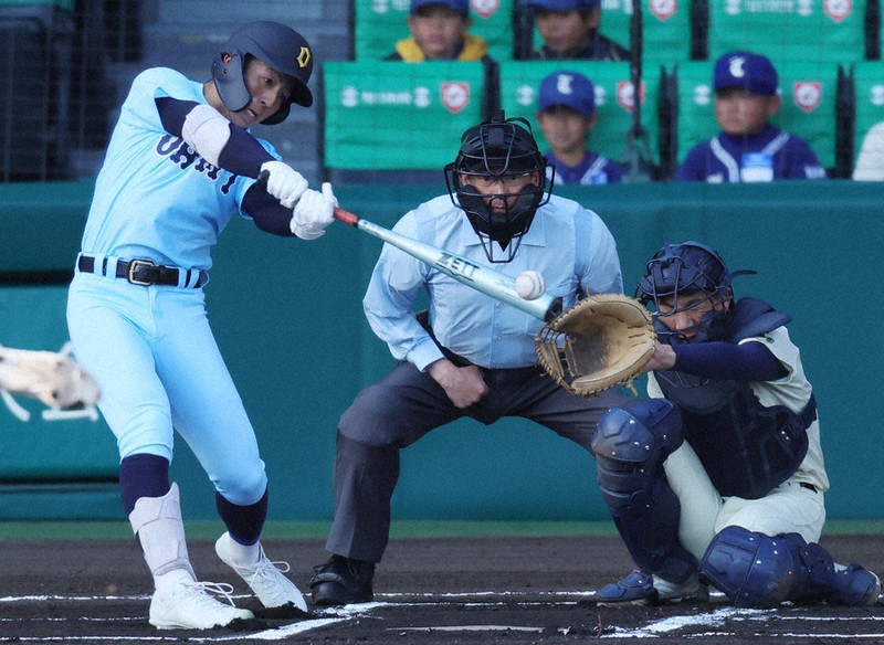 センバツ2024 応援一体＝近江激闘 最後まで全力、延長戦で敗れる