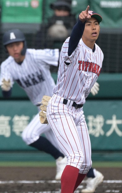 左翼手が従来より25歩前 阿南光が前進守備を打ち破る センバツ