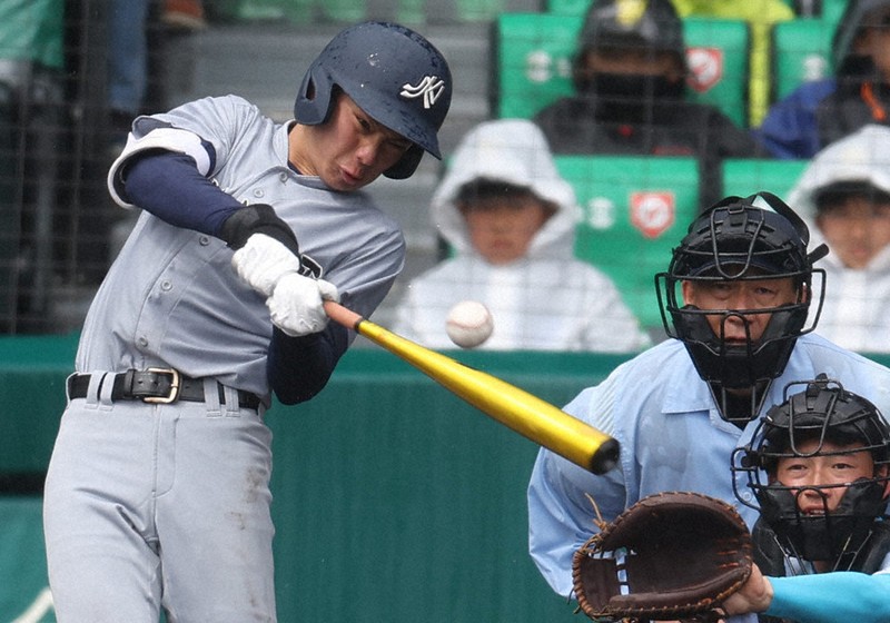 センバツ2024 京都外大西、雨中粘るも涙 昨春覇者に先制点 ／京都