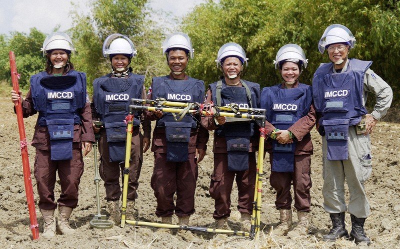 円安で地雷撤去ピンチ カンボジア支援のNPO、CFで資金募る | 毎日新聞