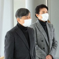 能登空港に到着された天皇、皇后両陛下＝石川県輪島市で2024年3月22日午前10時55分（代表撮影）